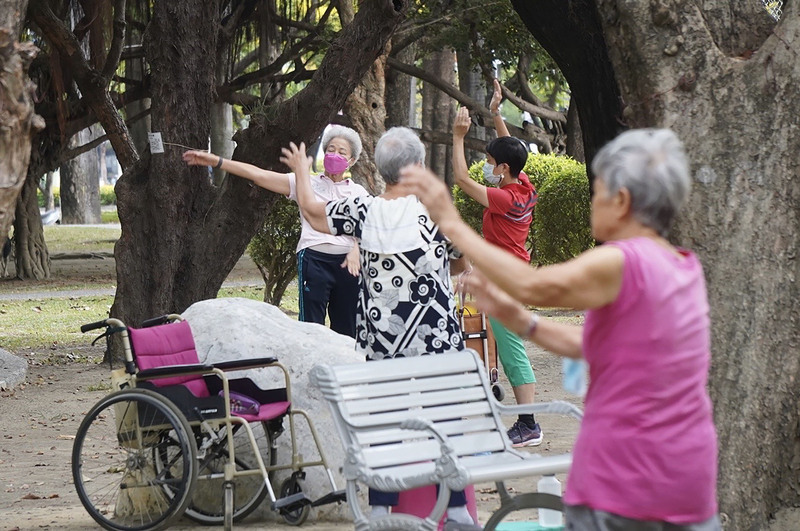 各地晴朗暖熱 東南部留意焚風高溫逾36度