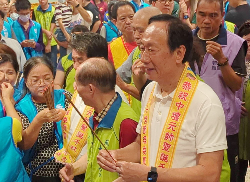 出席麻豆太子宮平安宴 郭台銘：和平是台灣唯一道路