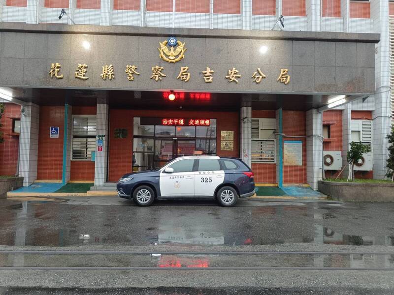 防車輛衝撞  花蓮吉安分局前停警用機車或巡邏車