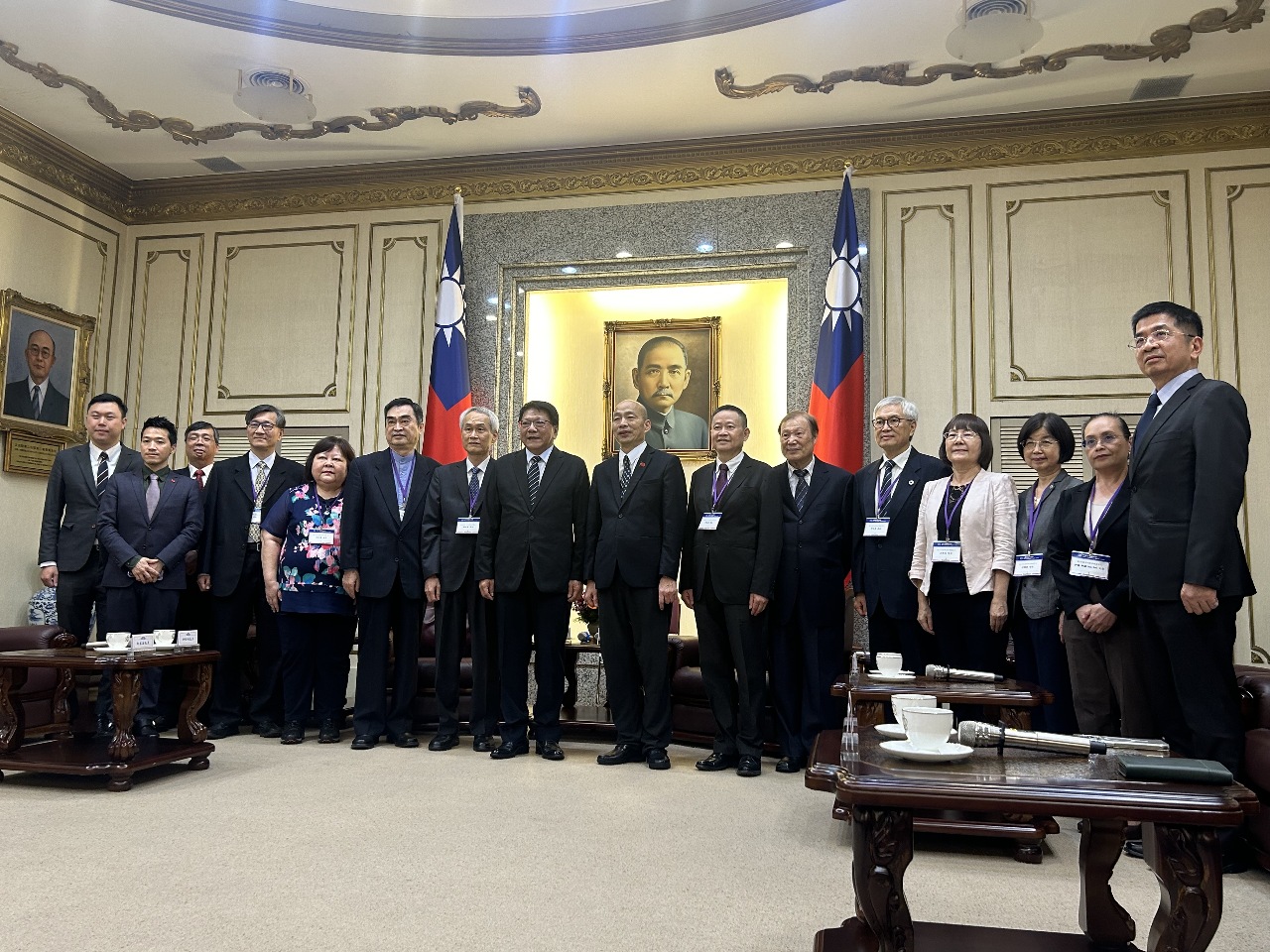 潘孟安率考委被提名人拜會韓國瑜 盼朝野支持人事案