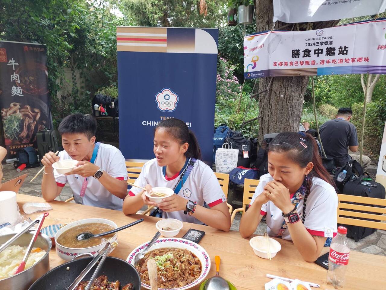 香噴噴！台灣巴黎膳食公寓料理美食 用台灣味奧援國手拚戰 (影音)