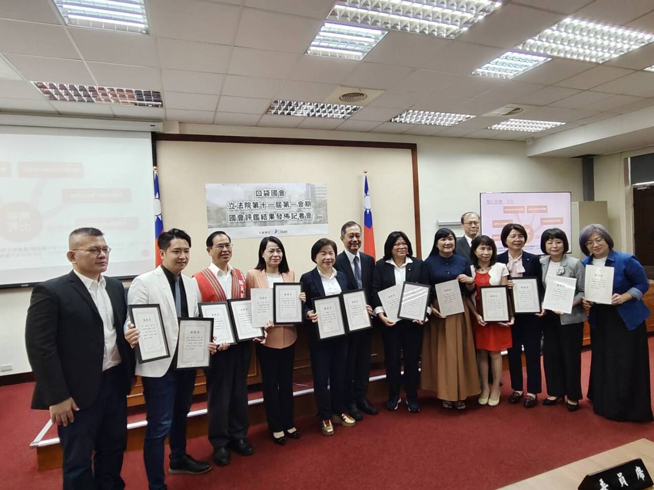 「口袋國會」評比 鄭天財全院表現6顆星 王美惠委員會表現6顆星