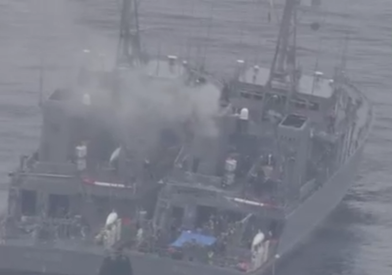 日本掃雷艇航行中起火 傳1人待援1人傷